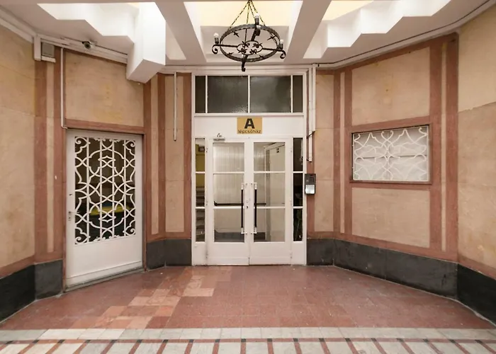Astoria Flats 1